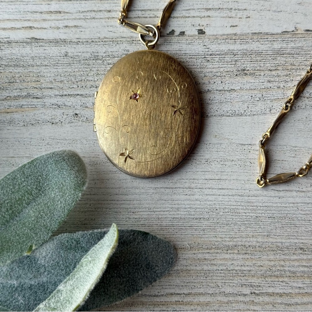 Vintage Gold Plated Etched Bar Link Necklace & Large Oval Locket - Picture 4 of 14